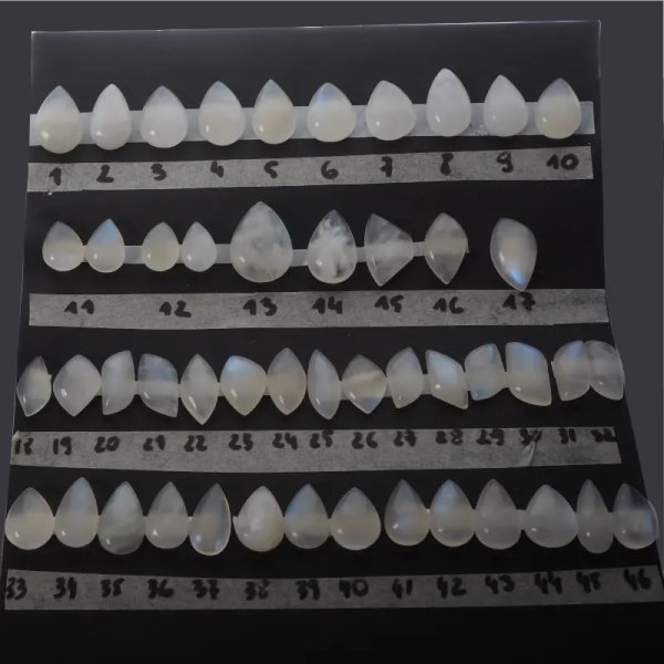 Kamień Księżycowy 21-28x11-12 mm (różne kamienie do wyboru)