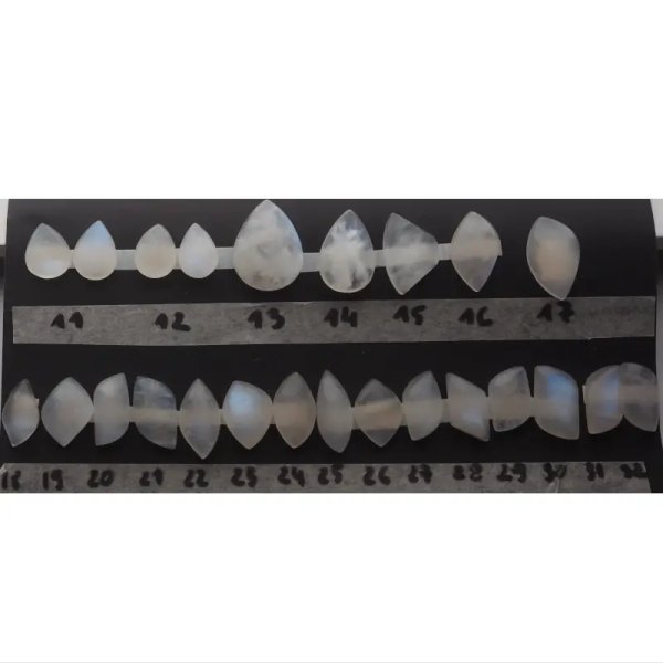 Kamień Księżycowy 21-28x11-12 mm (różne kamienie do wyboru)