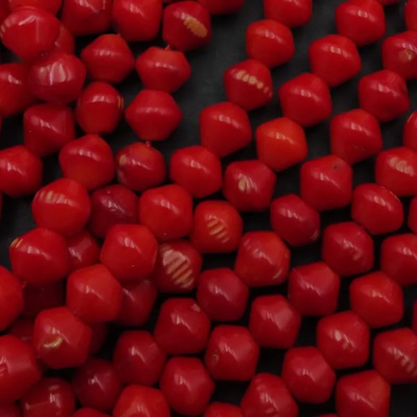 Koral czerwony "bączek" 7 mm (sznur) - drugi gatunek