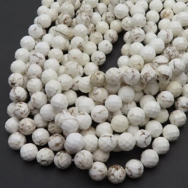 Turkus (howlit) kulka fasetowany 8mm biały (sznur)