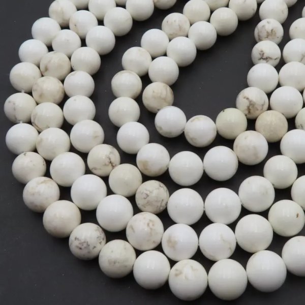 Turkus (howlit) kulka polerowana 12mm biały (sznur)