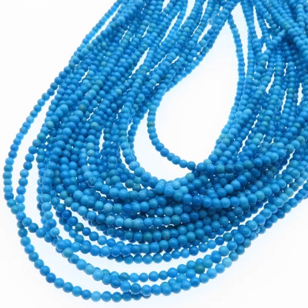 Turkus (howlit) kulka polerowana 2 mm – sznur ok. 39,5 cm (niebieski)