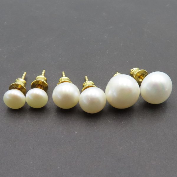 Perła biała i srebro złocone - kolczyki sztyfty - okrągłe 8 mm (para)