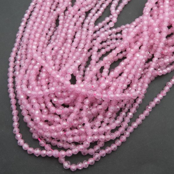 Cyrkon syntetyczny różowy fasetowane kulki 3 mm – sznur ok. 38 cm