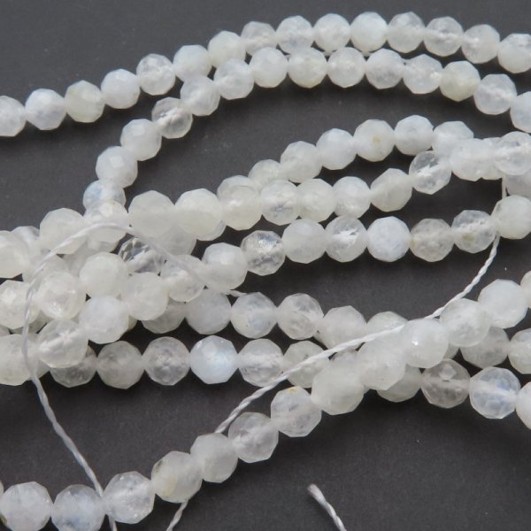 Kamień Księżycowy fasetowany kulka 4,5mm (sznurek) 