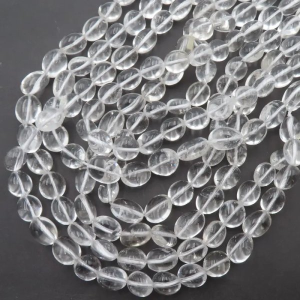 Kryształ górski – owal 10-12×12-14 mm – sznur 40,5 cm