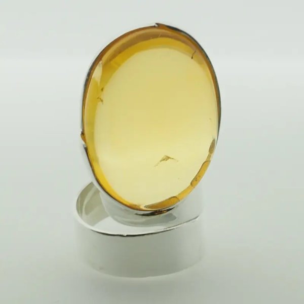 Przezroczysty Bursztyn owalny i srebro - pierścionek regulowany (Rozmiar Jubilerski 17)