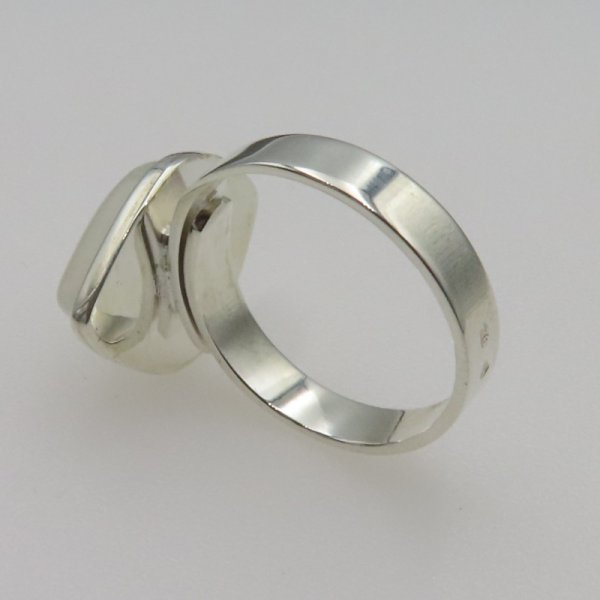 Kamień Księżycowy i srebro - pierścionek regulowany (różne kształty i rozmiary do wyboru)