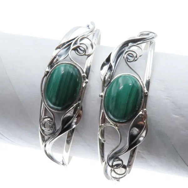 Malachit i srebro oksydowane - bransoleta sztywna owal z listkiem