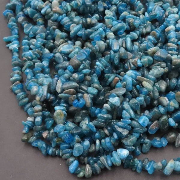 Apatyt polerowana sieczka 8-10 mm – sznur ok. 80 cm