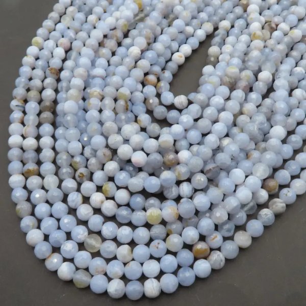 Chalcedon fasetowany - kulki 6 mm (sznur)