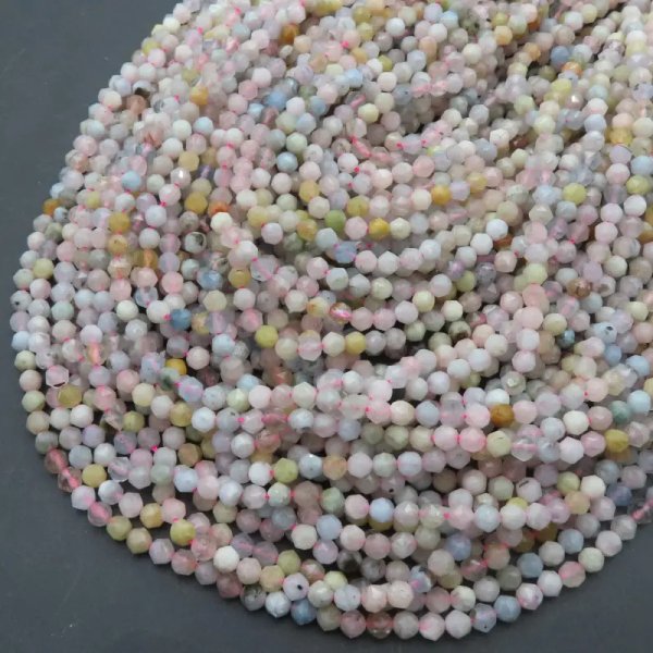 Morganit fasetowany kulki 4mm (sznurek)