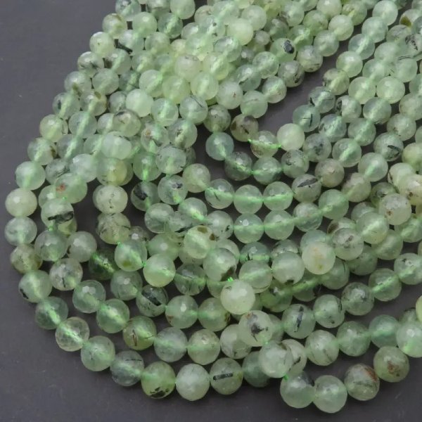 Prehnit fasetowane kulki 8 mm – sznur ok. 38 cm