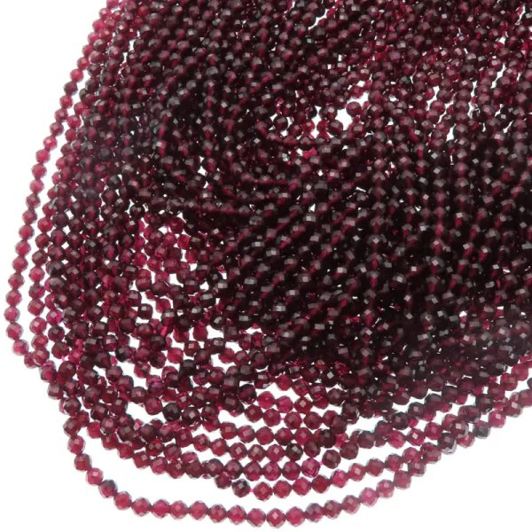 Granat fasetowany - kulki 3,5 mm (sznur)