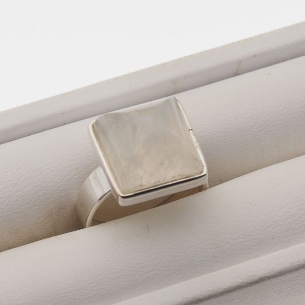 Kamień Księżycowy i srebro - pierścionek kwadrat (rozmiar jubilerski 15) z regulacją