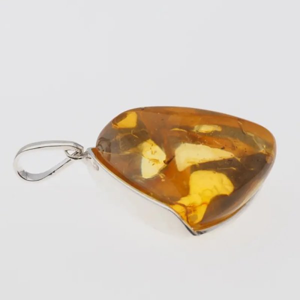  Bursztyn przezroczysty ze szczątkami roślinnymi i srebro - zawieszka trójkąt