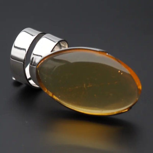 Przezroczysty Bursztyn owalny i srebro - pierścionek regulowany (Rozmiar Jubilerski 15)