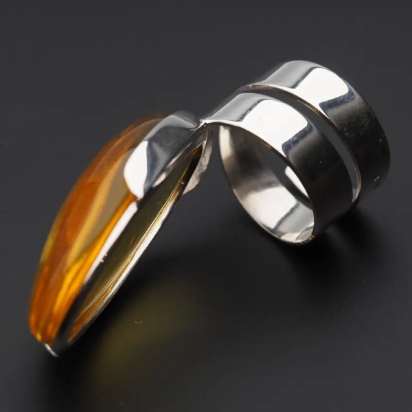 Przezroczysty Bursztyn owalny i srebro - pierścionek regulowany (Rozmiar Jubilerski 15)