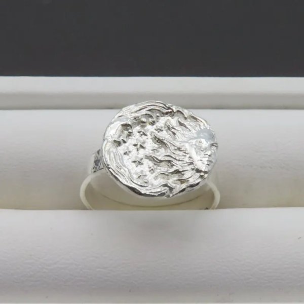 Pierścionek księżyc i słońce - młotkowane srebro (Rozmiar Jubilerski 15)  /- 2 rozmiary regulacji