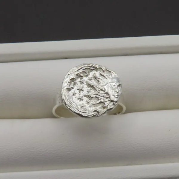 Pierścionek księżyc i słońce - młotkowane srebro (Rozmiar Jubilerski 15)  /- 2 rozmiary regulacji