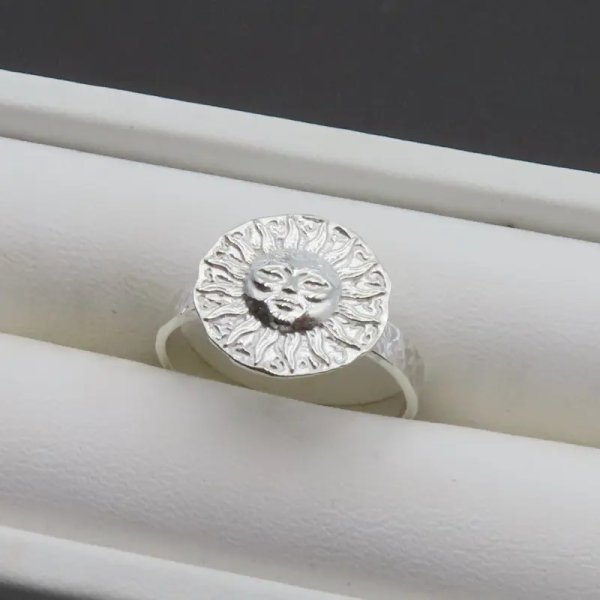 Pierścionek słońce - młotkowane srebro (Rozmiar Jubilerski 13 i 15 ) + /- 2 rozmiary regulacji
