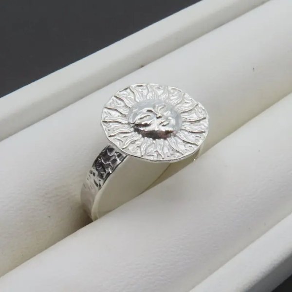 Pierścionek słońce - młotkowane srebro (Rozmiar Jubilerski 13 i 15 ) + /- 2 rozmiary regulacji