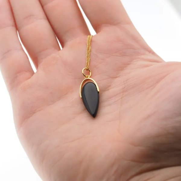 Onyks łza w srebrze złoconym - naszyjnik na łańcuszku