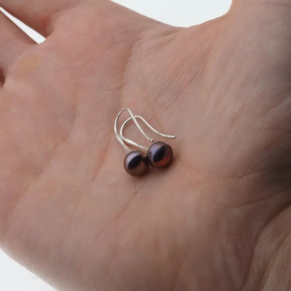 Perła granatowa i srebro - kolczyki otwarte - okrągłe (para)