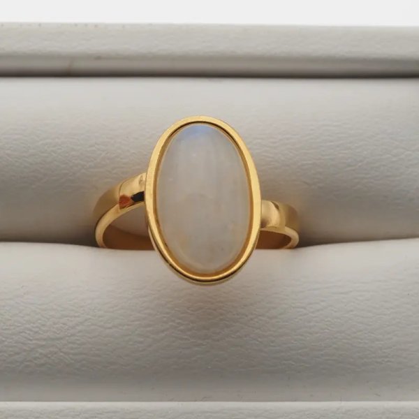Kamień Księżycowy i srebro złocone - pierścionek owal - rozmiar 15 +/- 2 rozmiary regulacji