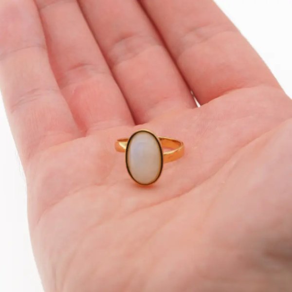 Kamień Księżycowy i srebro złocone - pierścionek owal - rozmiar 15 +/- 2 rozmiary regulacji