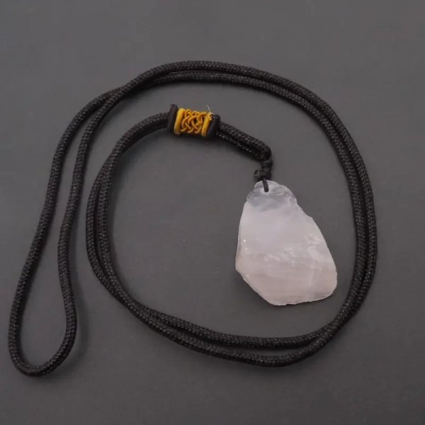 Surowy Kwarc Różowy - naszyjnik na sznurku regulowany