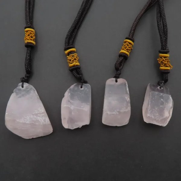 Surowy Kwarc Różowy - naszyjnik na sznurku regulowany