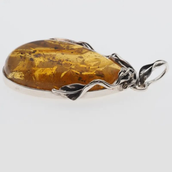 Przezroczysty bursztyn z szczątkami organicznymi  i srebro oksydowane - wisiorek