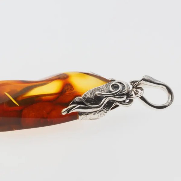 Koniakowy bursztyn  i srebro oksydowane - zawieszka