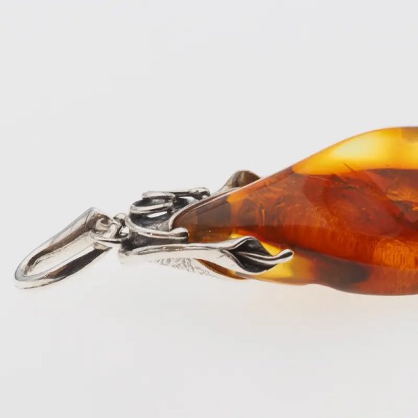 Koniakowy bursztyn  i srebro oksydowane - zawieszka