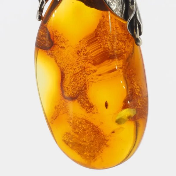 Koniakowy bursztyn  i srebro oksydowane - zawieszka