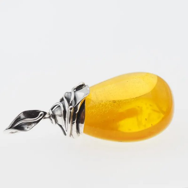 Przezroczysty bursztyn z chmurami i pęcherzykami powietrza i srebro oksydowane - zawieszka