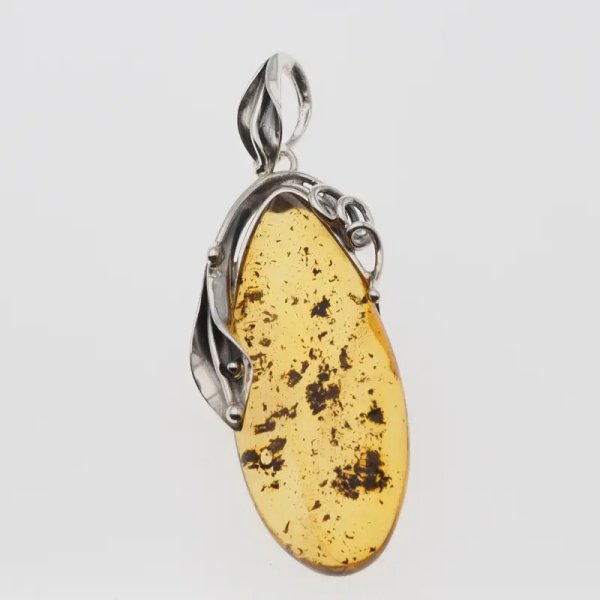 Przezroczysty bursztyn z szczątkami organicznymi  i srebro oksydowane - wisiorek