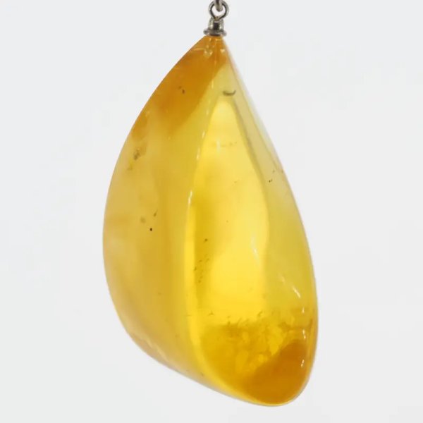 Bursztyn przezroczysty, szczątki roślinne i srebro oksydowane - zawieszka