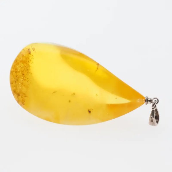 Bursztyn przezroczysty, szczątki roślinne i srebro oksydowane - zawieszka