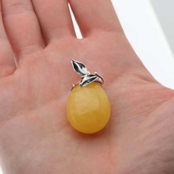 Żółty bursztyn i srebro oksydowane - zawieszka