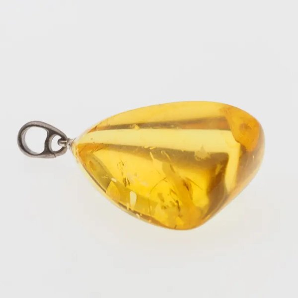 Bursztyn przezroczysty, szczątki organiczne i srebro oksydowane - zawieszka łza