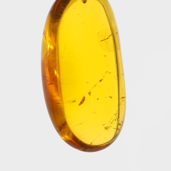 Bursztyn przezroczysty, szczątki organiczne i srebro oksydowane - zawieszka