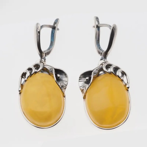 Bursztyn mleczny w srebrze oksydowanym - kolczyki owalne z liśćmi