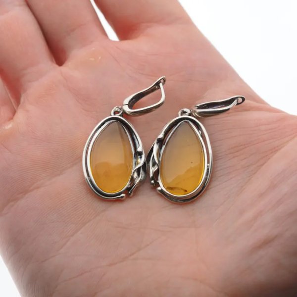 Bursztyn przezroczysty w srebrze oksydowanym - kolczyki