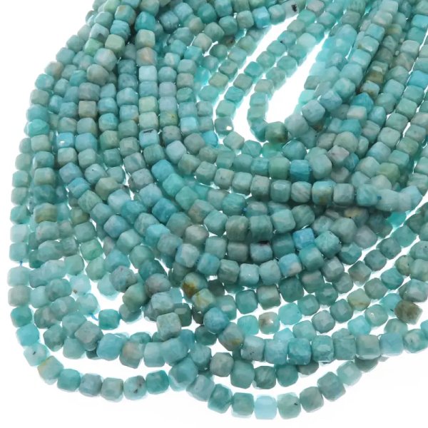 Amazonit fasetowany kostka 6 mm (sznurek)