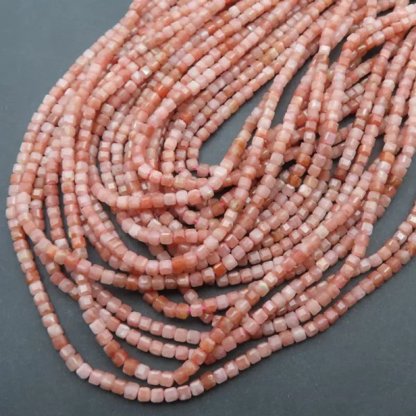 Kamień Słoneczny Fasetowany kostka 2,5 mm (sznur)