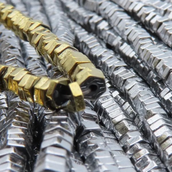 Hematyt srebrny lub złoty sześciokąt 3x1 mm (sznur)