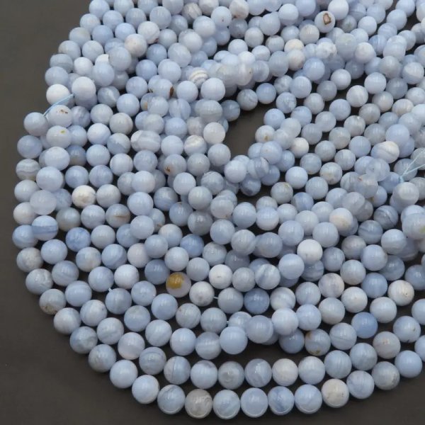 Chalcedon niebieski kula 8mm (sznurek)