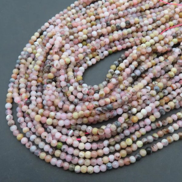 Opal Różowy kulki 3mm (sznur)